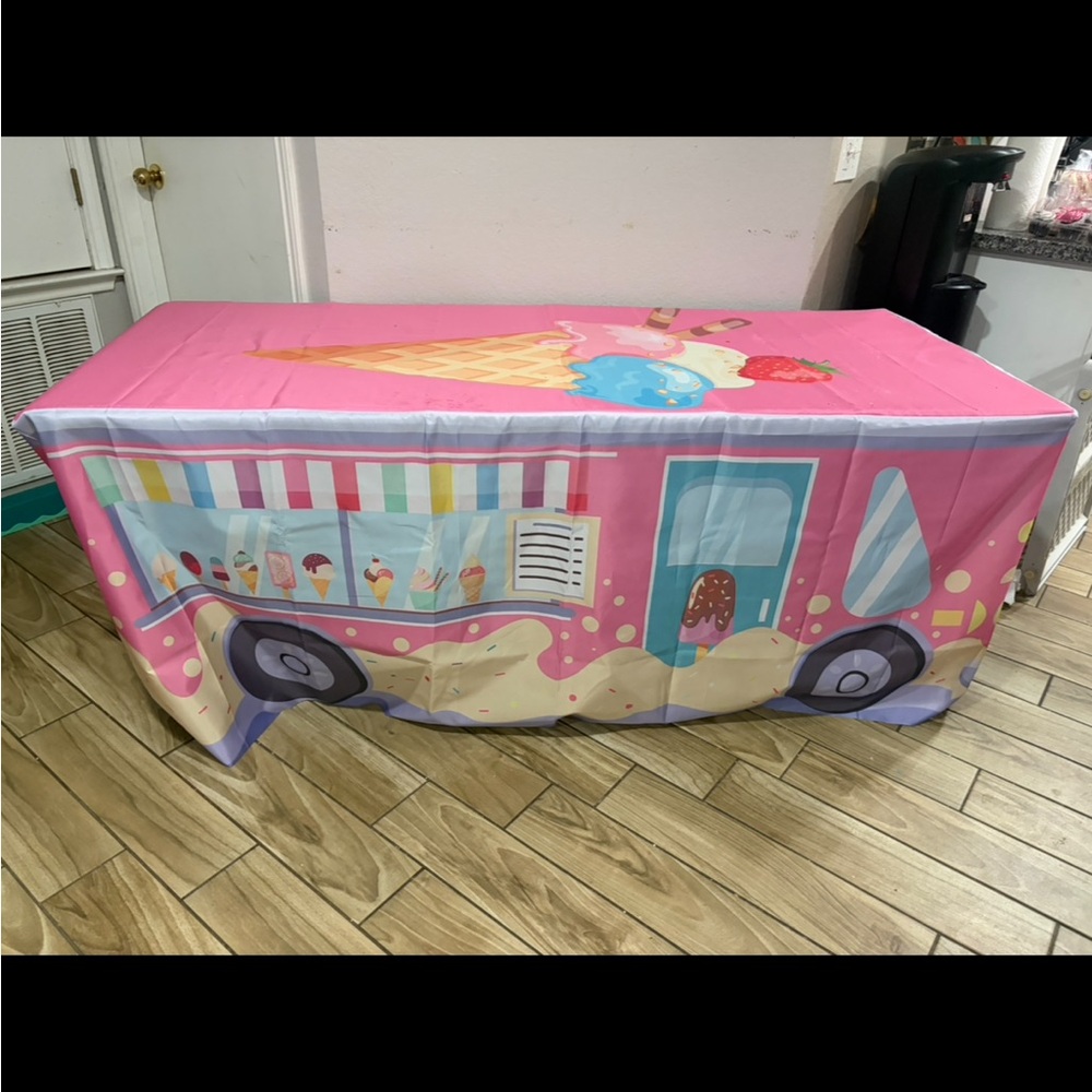 Ice cream truck with ice cream cones and sprinkles table cloth rectangle - Picture 2 of 7